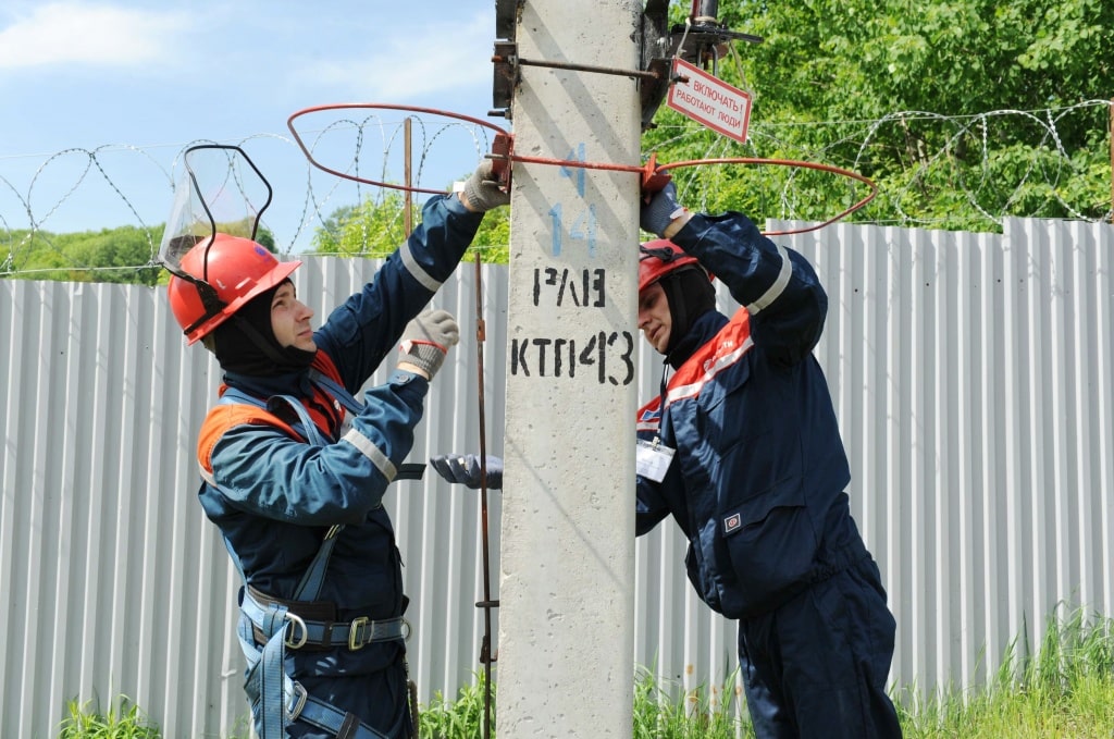 Все, что нужно сделать работодателю, это провести оценку профессиональных рисков с определением риска падения с высоты при выполнении тех или иных работ на высоте и утвердить Перечень работ повышенной опасности по результатам ОПР